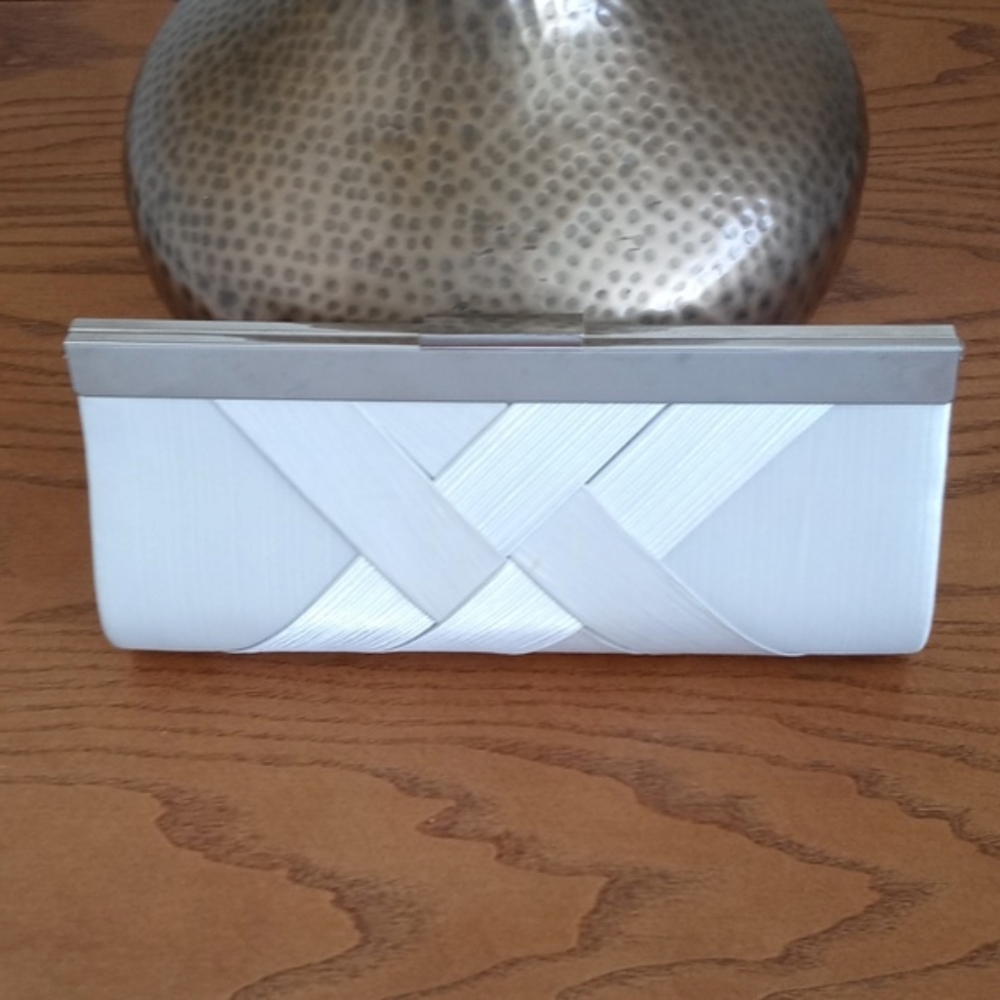Vintage Art Deco Style White Satin Criss Cross Clutch with Hidden Chain - Picture 2 of 16